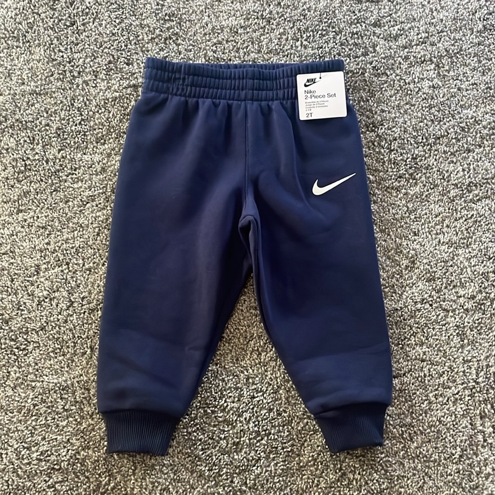 NEW! NIKE 2-PIECE BLUE SWEATSHIRT AND SWEATPANTS SET. SIZE 2T. BOYS. - Picture 2 of 8